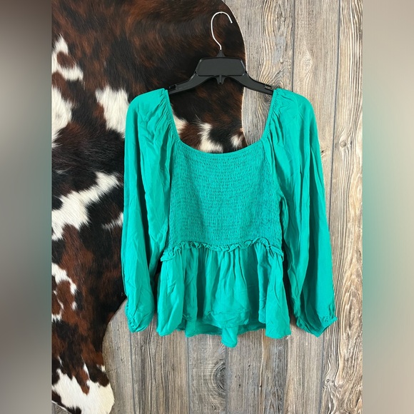 ANDREE BY UNIT Tops - Andree by Unit square neck smocked size medium Kelly green blouse